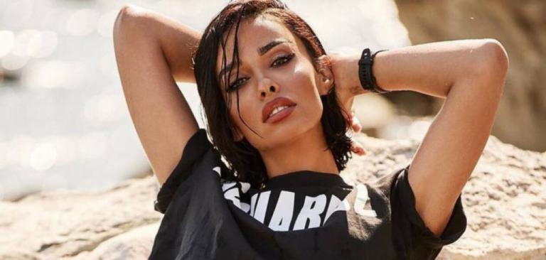 Ελένη Φουρέιρα: Ποζάρει στον καθρέφτη με το εσώρουχο της