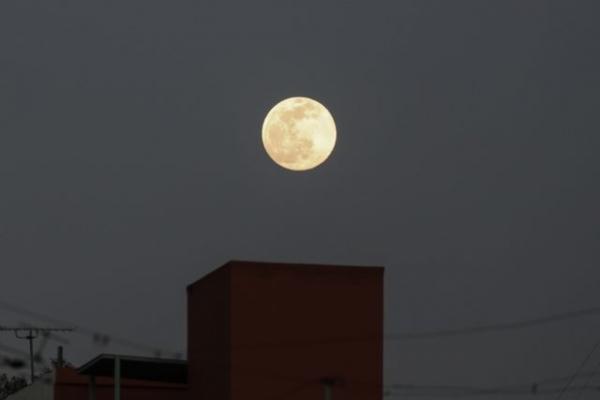 Μαγευτική και παγωμένη : Εντυπωσιακές εικόνες από την πανσέληνο του χιονιού