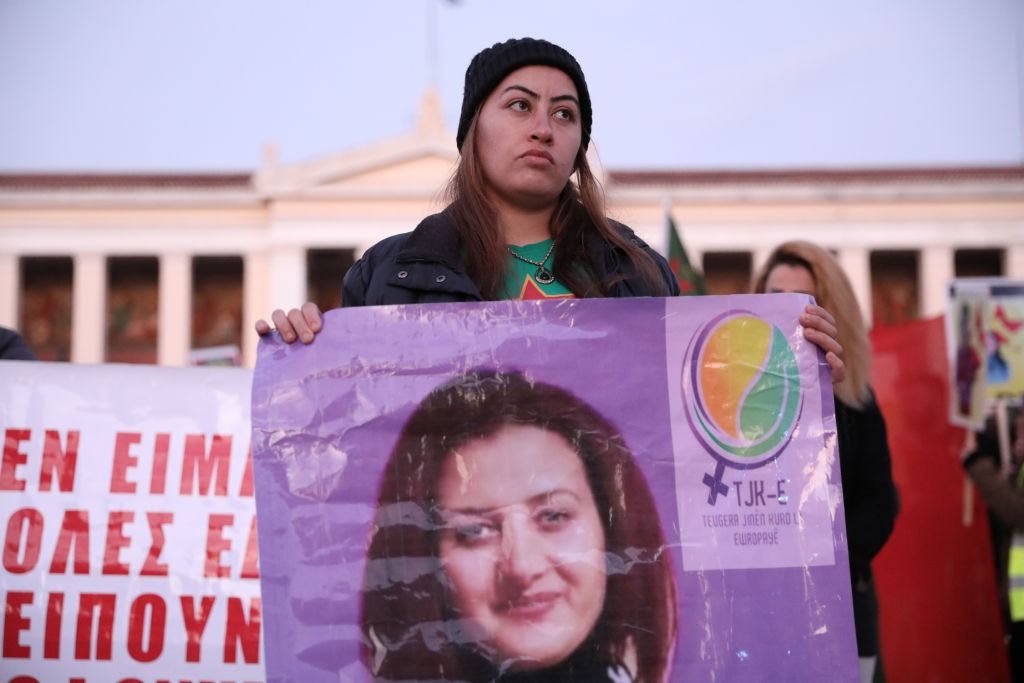 Οι γυναίκες της Ροζάβα διαμαρτύρονται για την έμφυλη βία