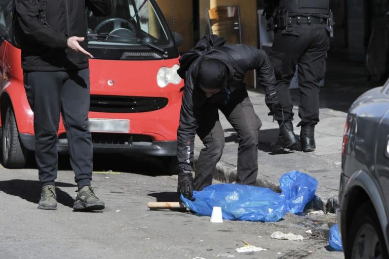 Μενάνδρου: Νέο βίντεο ντοκουμέντο – Κουβαλούν τον νεκρό στα χέρια τους