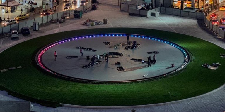 Πλατεία Ομονοίας : Ο νυχτερινός φωτισμός και το γέμισμα του σιντριβανιού