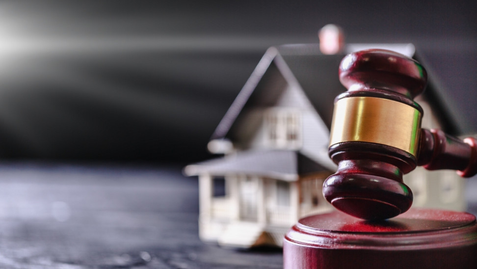 Περί πλειστηριασμών, πτωχεύσεων και άλλων δαιμονίων…