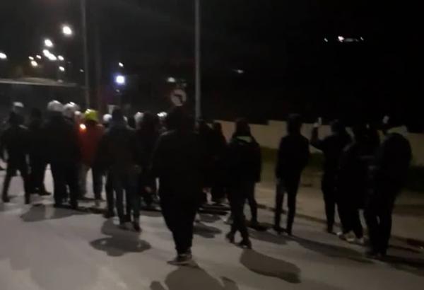 Νυχτερινή πορεία διαμαρτυρίας για τις επιθέσεις των ΜΑΤ στη Μυτιλήνη