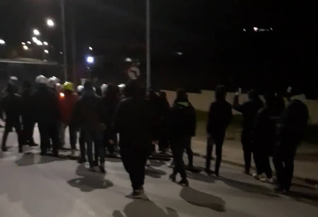 Νυχτερινή πορεία διαμαρτυρίας για τις επιθέσεις των ΜΑΤ στη Μυτιλήνη