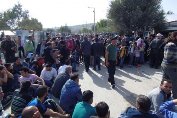 Προσφυγικό: Βαθαίνει το χάσμα κυβέρνησης και δημάρχων – Μουτζούρης καλεί Μηταράκη στη Λέσβο