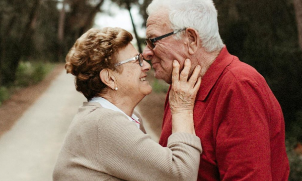 Μήπως η ερωτική δραστηριότητα δε σταματά στα γεράματα;