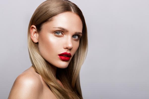 Highlighter: Πώς θα πετύχετε το τέλειο αποτέλεσμα