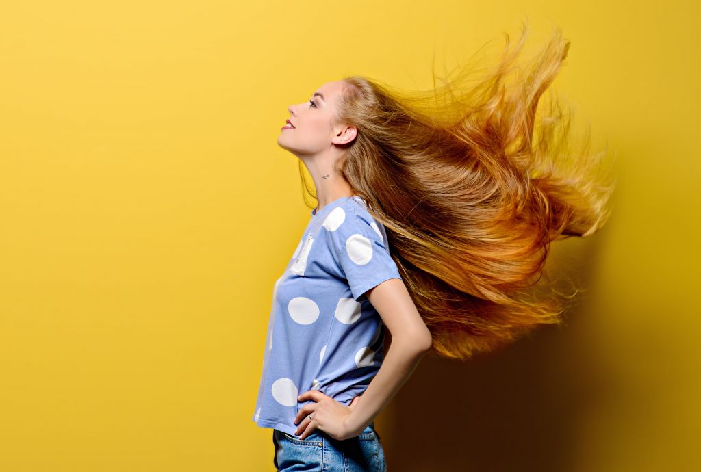 Έξι διαδεδομένοι μύθοι για τα μαλλιά που πρέπει να σταματήσετε να πιστεύετε