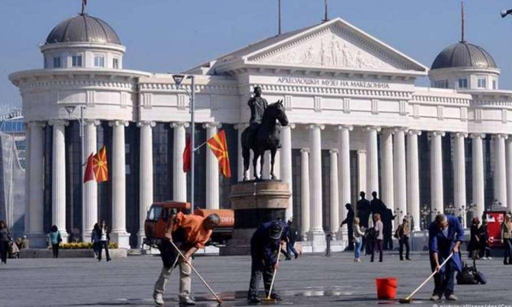 Β. Μακεδονία και Αλβανία θα επιτύχουν τις μεταρρυθίσεις, λέει ο επίτροπος για τη διεύρυνση της ΕΕ