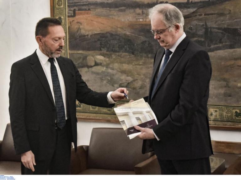 Ο Στουρνάρας και το νέο κύμα κόκκινων δανείων