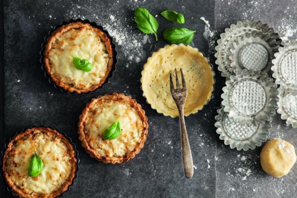 Τάρτα με κουνουπίδι και γραβιέρα Κρήτης