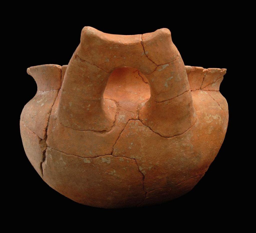 Προϊστορικό αγγείο από την Κοιλάδα του Αχελώου