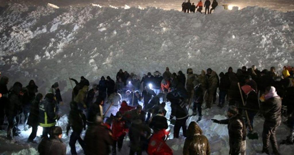 Θρίλερ στα χιόνια στην Τουρκία: Λεωφορείο καταπλακώθηκε από χιονοστιβάδα – Τουλάχιστον 4 νεκροί