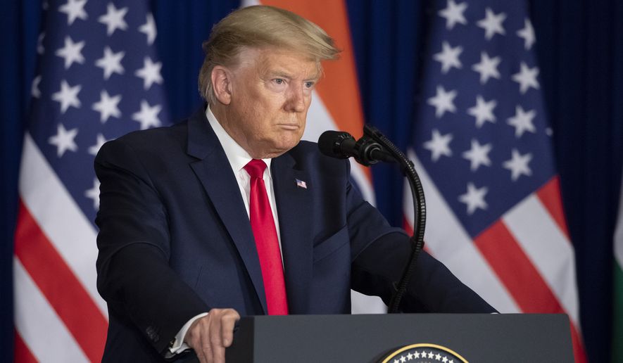 Τραμπ : Ανέθεσε στον Πενς την αντιμετώπιση του κοροναϊού