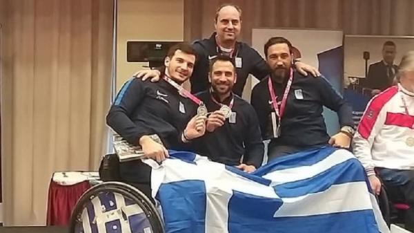 Ασημένιο μετάλλιο για το ομαδικό της σπάθης