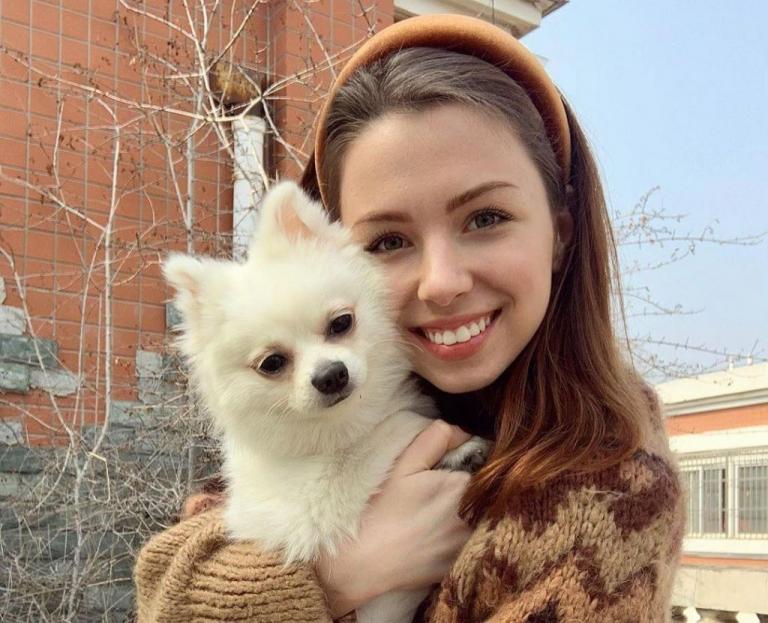 Κοροναϊός : Προεδρική παρέμβαση για να επαναπατριστεί με τον σκύλο της από την Ουχάν