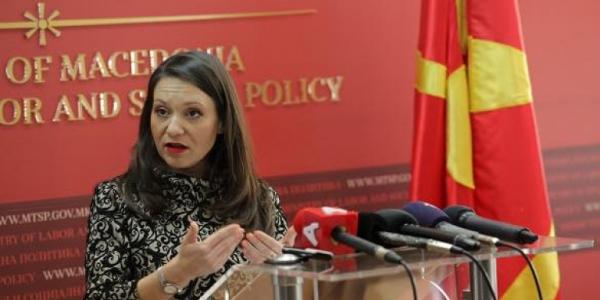 Βόρεια Μακεδονία: Ο Σπάσοφσκι ζήτησε την αποπομπή της υπουργού για την πινακίδα
