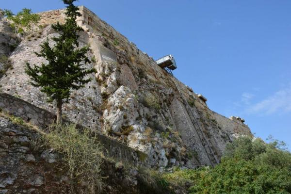 ΚΑΣ: «Ναι» στις μελέτες για την εγκατάσταση νέου ανελκυστήρα στην Ακρόπολη