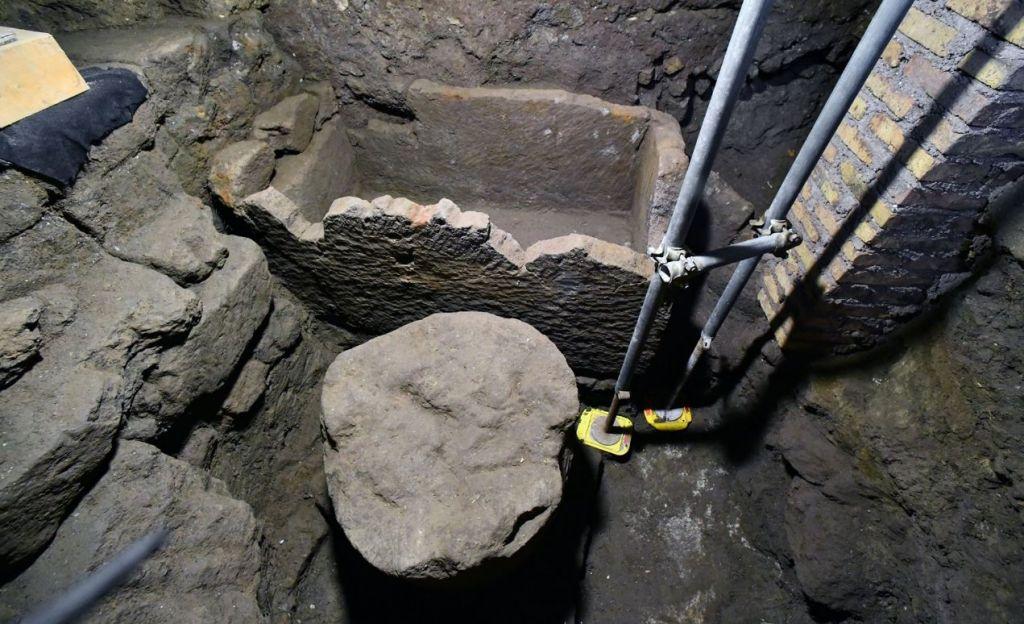 Στο φως κενοτάφιο που εικάζεται ότι ανήκει στον ιδρυτή της Ρώμης, Ρωμύλο