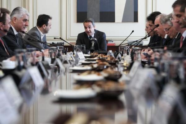 Τη μεταφορά του ΕΝΦΙΑ στους δήμους συζήτησαν Μητσοτάκης και ΚΕΔΕ