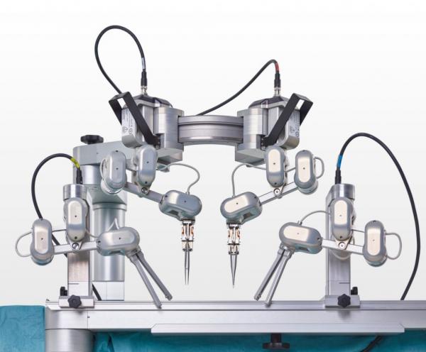 Με επιτυχία η πρώτη δοκιμή σε ανθρώπους της ρομποτικής υπερμικροχειρουργικής