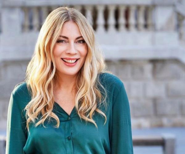 Σμαράγδα Καρύδη:  «Άλλοι είναι οι λόγοι που σε κάνουν ευτυχισμένο»