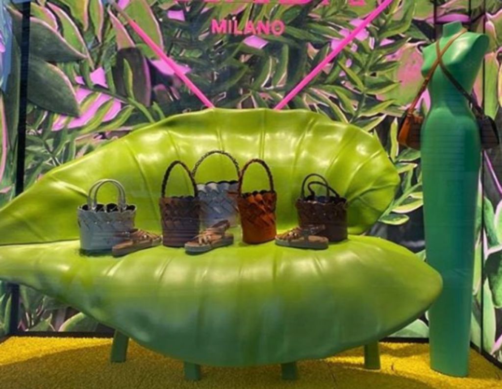 «Τροπική καταιγίδα» στιλ στις Γκαλερί Λαφαγέτ