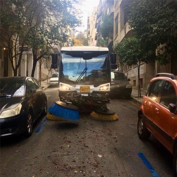 Επιχείρηση καθαριότητας του Δήμου Αθηναίων σε Εξάρχεια – Κολωνάκι