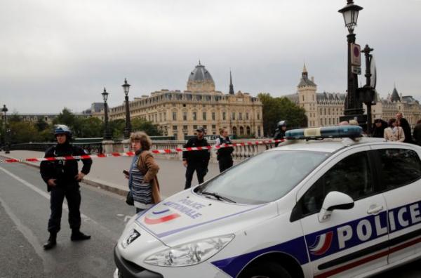 Γαλλία : Επίθεση με μαχαίρι σε αστυνομικό τμήμα – Τραυματίστηκε ο δράστης