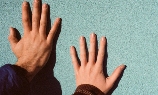 Όταν ο σύντροφός σου σου λέει τι να φορέσεις