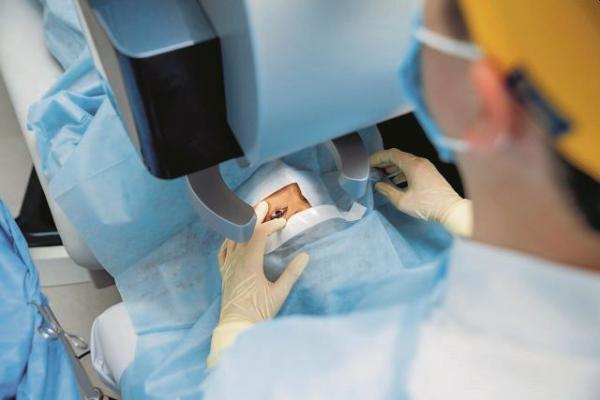 Καταρράκτης : Τα ύποπτα συμπτώματα και η αντιμετώπισή του