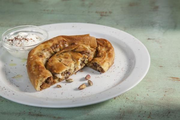 Κιμαδόπιτα με σταφίδα και φιστίκι Αιγίνης