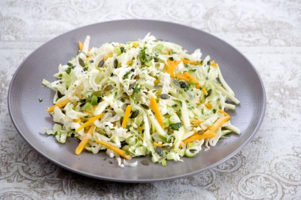 Λαχανοσαλάτα με κολοκύθα και δυόσμο