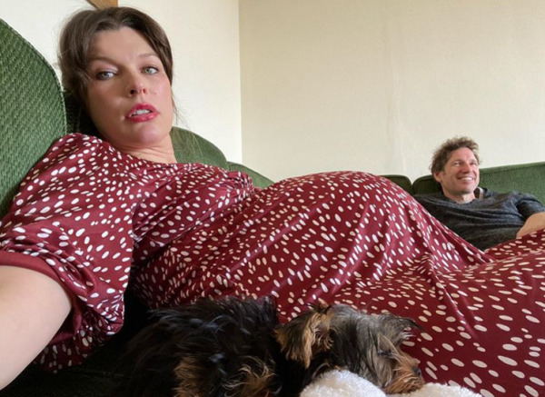 Μίλα Γιόβοβιτς: ‘Εγινε για τρίτη φορά μαμά