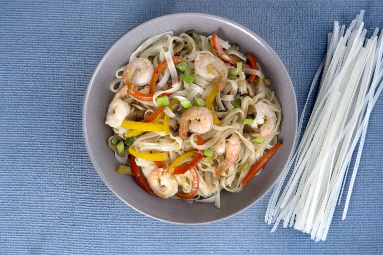 Νουντλς με γαρίδες και λαχανικά