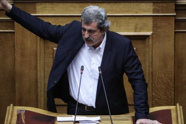 Πολάκης : Σοκαρίστηκε από την κατάσταση στη Μόρια – Το ξεπέρασε… χορεύοντας ζεϊμπέκικο