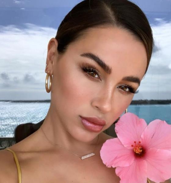 Ana Cheri: Γιατί αυτό το κορίτσι έχει «παραλύσει» το Instagram;