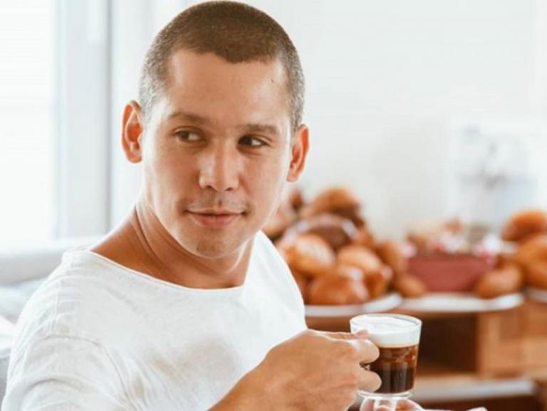 Σωτήρης Κοντιζάς: Βίντεο ντοκουμέντο να μαγειρεύει πριν γίνει διάσημος