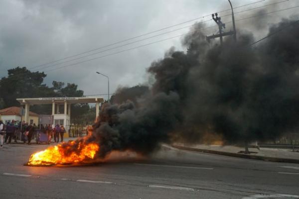 Προσφυγικό : Οι παλινωδίες της κυβέρνησης, η αποχώρηση των ΜΑΤ και τα πυρά της αντιπολίτευσης