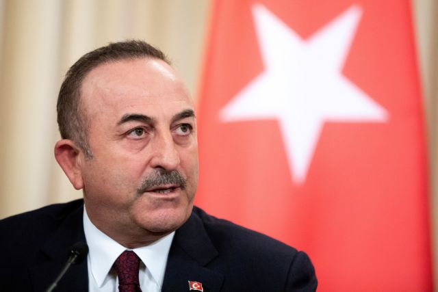 Τσαβούσογλου : Οι Έλληνες δίνουν όπλα στους αγρότες στα σύνορα