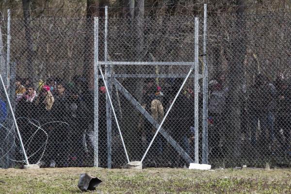 Κλειστά κέντρα στην ενδοχώρα εξετάζει η κυβέρνηση