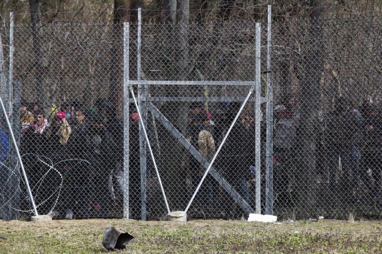 Κλειστά κέντρα στην ενδοχώρα εξετάζει η κυβέρνηση