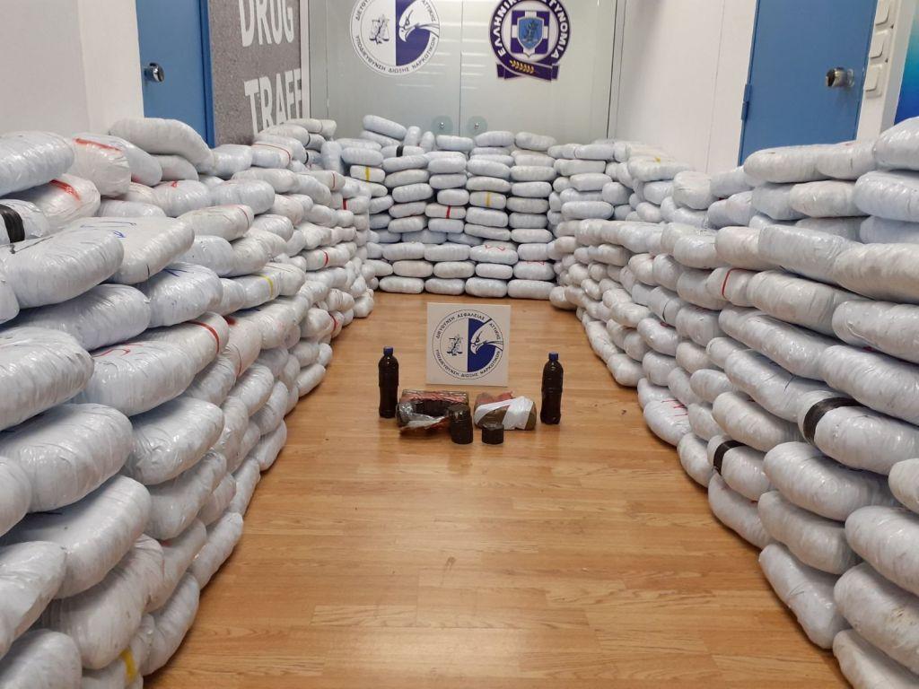 Πάνω από 1 τόνο κάνναβη μετέφερε ζευγάρι Ιταλών από την Αλβανία