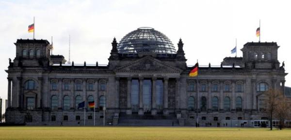 Σε «διπλό ταμπλό» η Μέρκελ: Στηρίζει Ελλάδα, δεν βλέπει παραβίαση της συμφωνίας Τουρκίας-ΕΕ