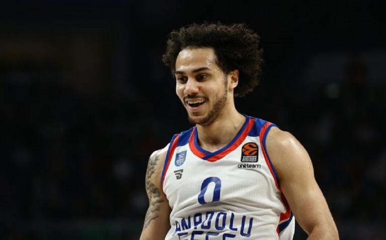 Ο Λάρκιν ισοφάρισε το ρεκόρ τριπόντων και… έκανε παράπονα στον Αταμάν