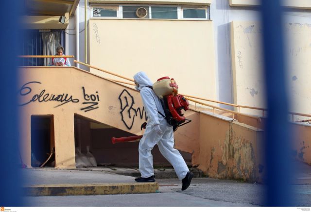 Κοροναϊός: Νέα σύσκεψη στο υπουργείο Υγείας για έκτακτα μέτρα και κλείσιμο σχολείων