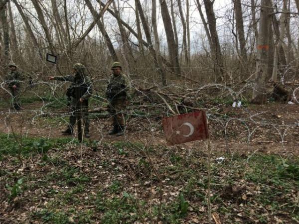 Δημοσκοπήσεις: Η συντριπτική πλειοψηφία των Ελλήνων «επικροτεί» το κλείσιμο των συνόρων