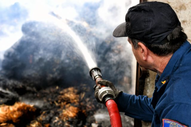 Φωτιά στο Ειρηνοδικείο Αθηνών – Εκκενώθηκε το κτίριο