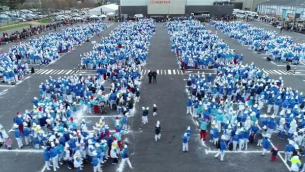 Κοροναϊός: Ρεκόρ Γκίνες με… 3.500 «στρουμφάκια»