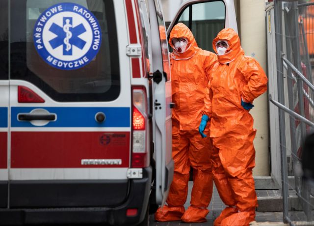 Κοροναϊός: Μεγαλώνει η «μαύρη λίστα» των θυμάτων - Αγωνία για την εξάπλωση του ιού και νέα μέτρα